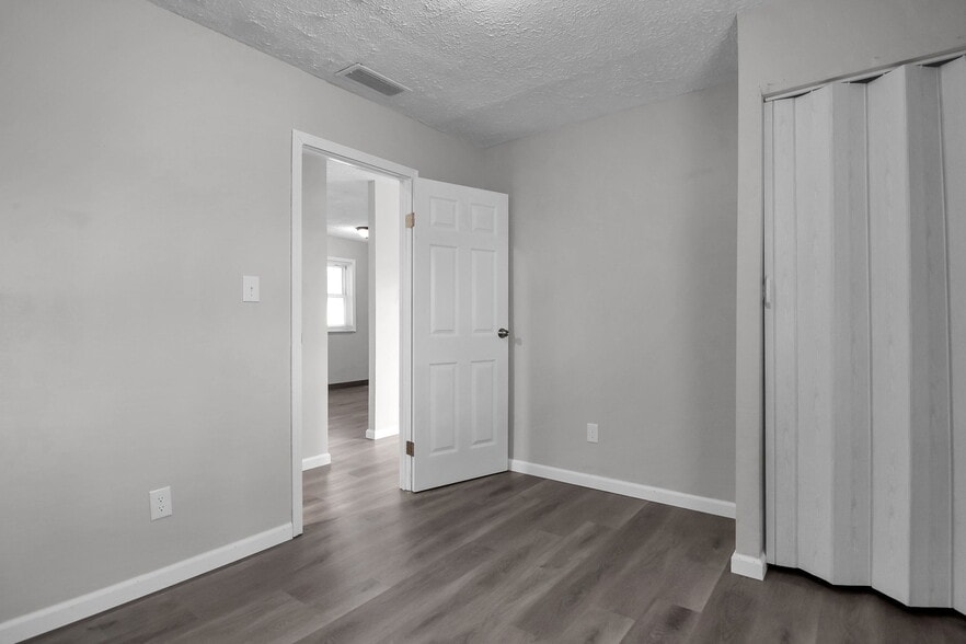 Building Photo - 4294 Ellery Dr