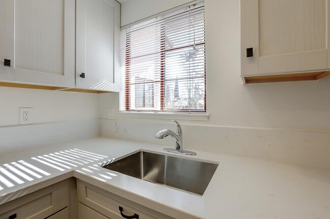 Building Photo - 10252 Danube Dr