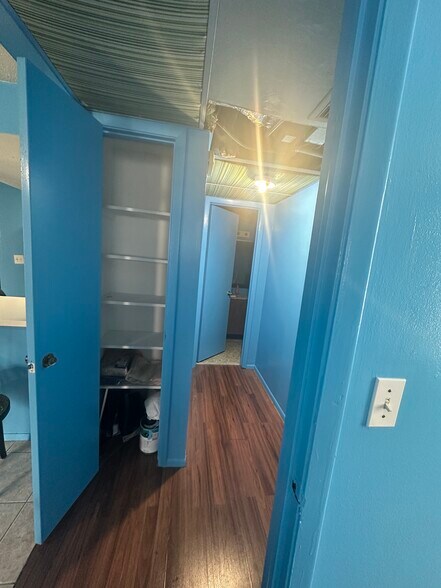 Building Photo - 8602 Champlain Ct