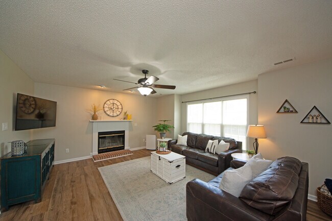 Building Photo - 930 Commons Dr N