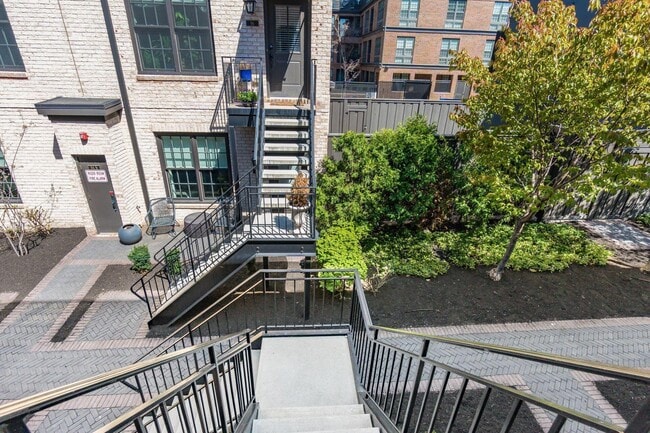Building Photo - 90 Normandy Ave