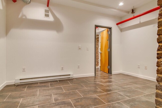 Building Photo - Expansive Historic Loft in the Heart of Germantown