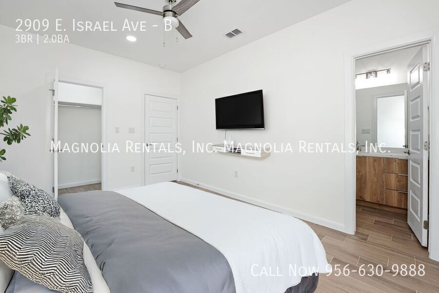 Building Photo - 2909 E Israel Ave