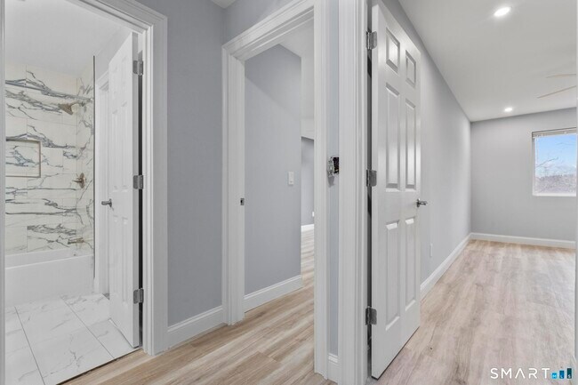 Building Photo - 133 Peddlers Dr