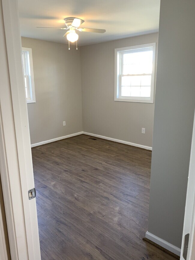 Building Photo - 123 Monaview Cir
