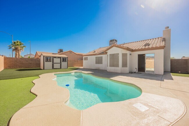 Building Photo - Henderson Single Story with Private Pool and RV Gate