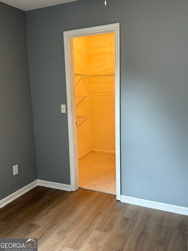 Building Photo - 109 Green Meadow Dr