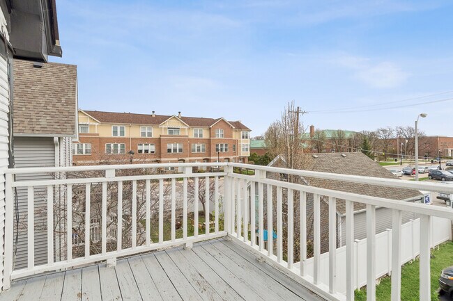 Building Photo - 2 West St