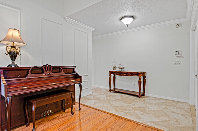 Building Photo - 1560 SW 16th St