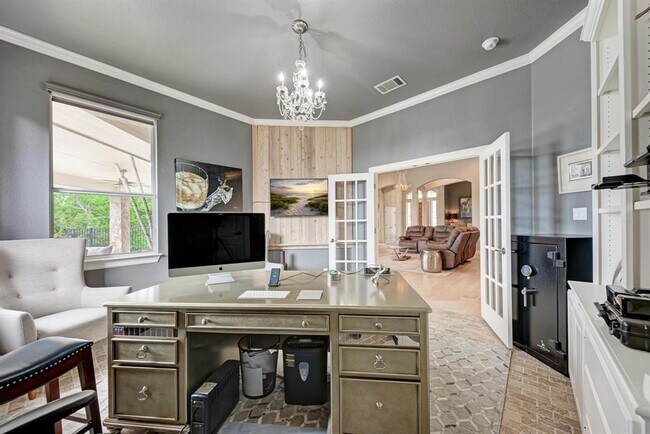 Building Photo - 545 Tom Sawyer Rd