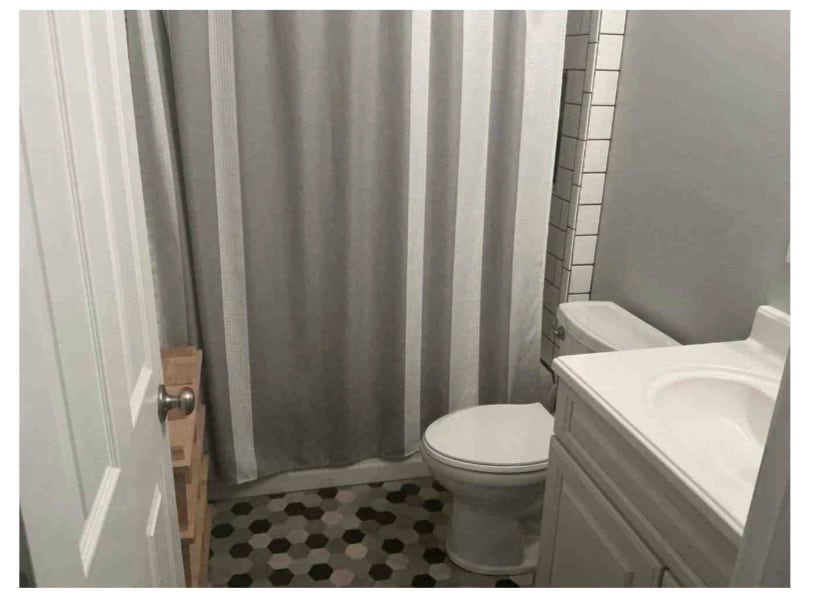 Full Bath - 1310 N Clark St