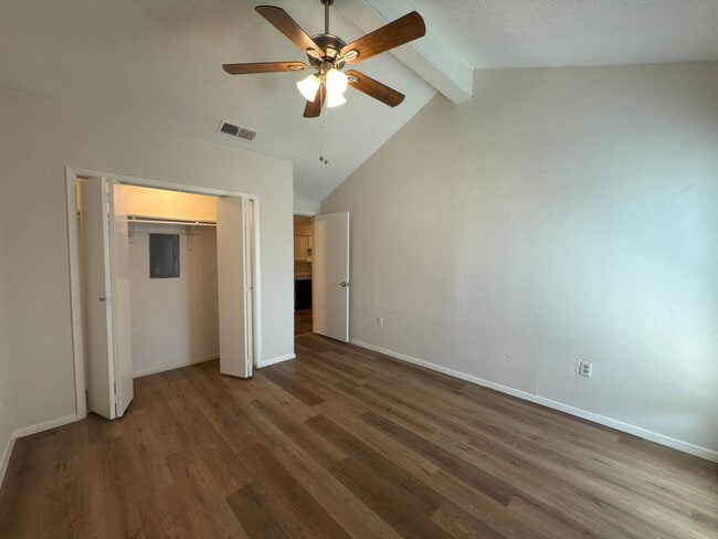 Building Photo - Charming 1 Bedroom Unit in Dallas!