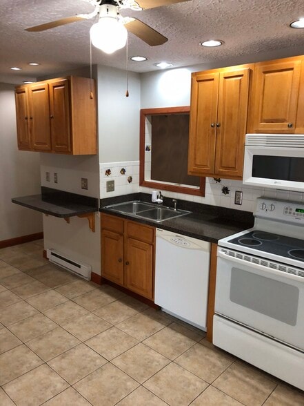 Kitchen - 20 Highwood Ave