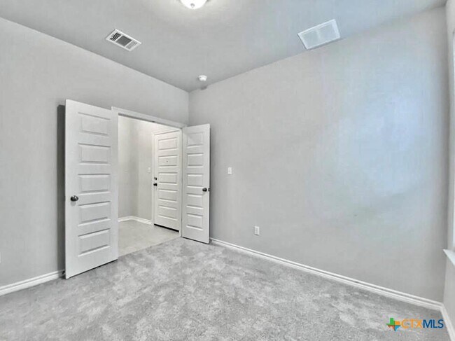 Building Photo - 816 Alta Wy