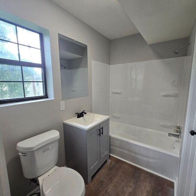 Building Photo - Completely Remodeled • 2/1 Duplex in Heber...