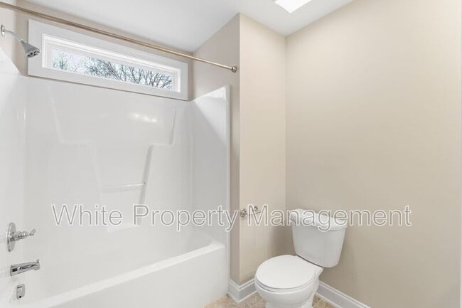 Building Photo - 541 Daventry Ct