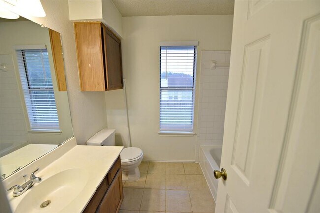 Building Photo - 1002 Dover Pass