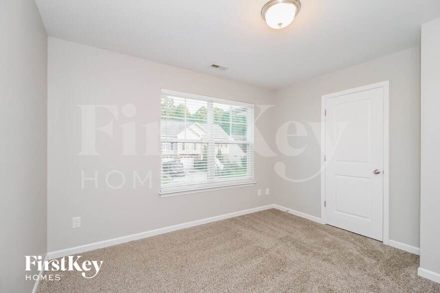 Building Photo - 825 Winterside Ln