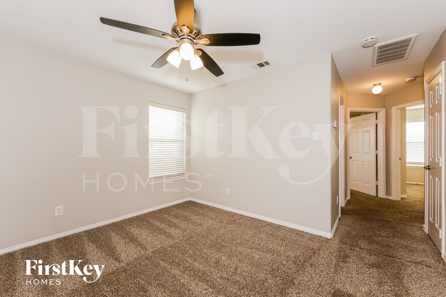Building Photo - 3040 Thicket Bend Ct
