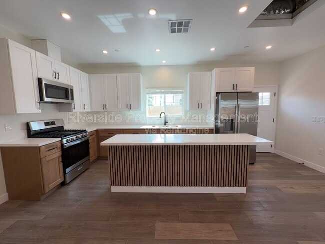 Building Photo - 7893 Mango Ave
