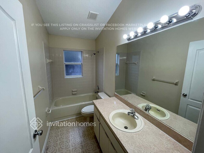 Building Photo - 1900 Woodcut Dr