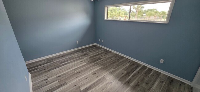 Building Photo - Here is your 3bed/3bath home on the water!