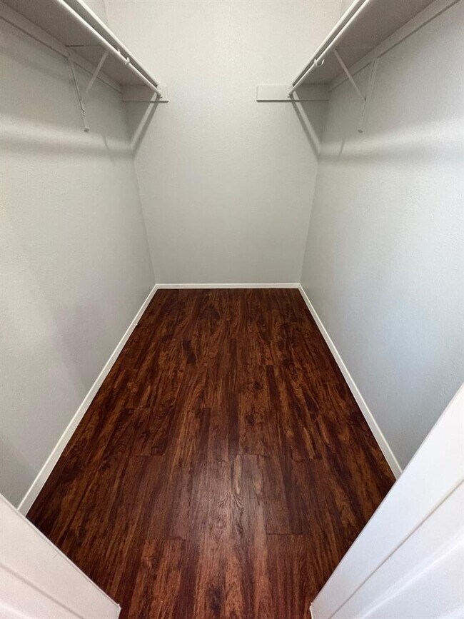 Building Photo - 806 W 24th St