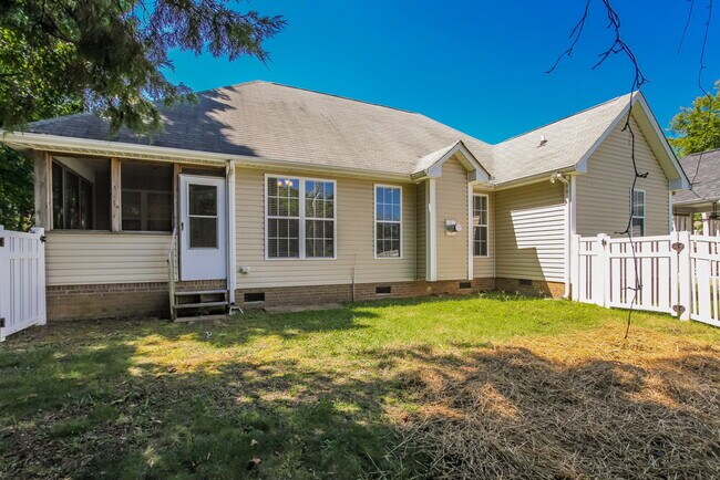Building Photo - 2558 Paddle Pl NW