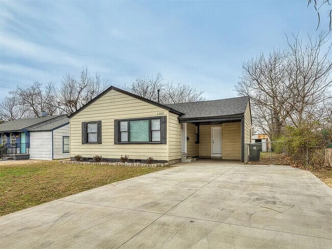 Building Photo - 1208 Jet Dr
