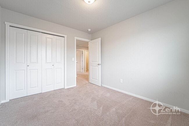 Building Photo - 2608 S White Salmon Dr