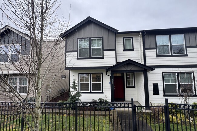 Building Photo - 935 N 19th Ave