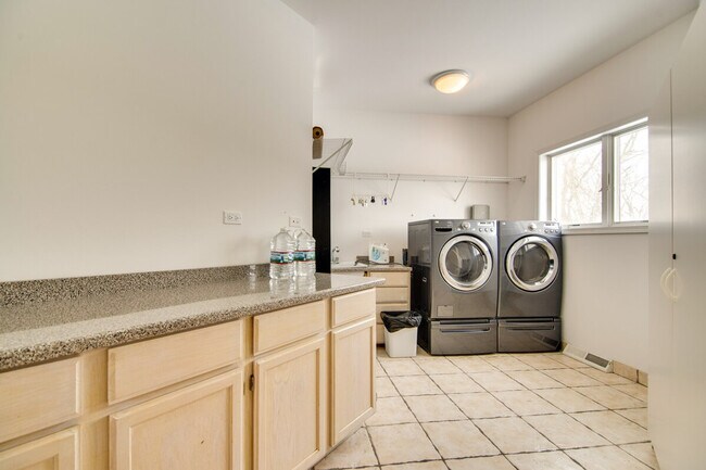 Building Photo - 30W777 Shoe Factory Rd