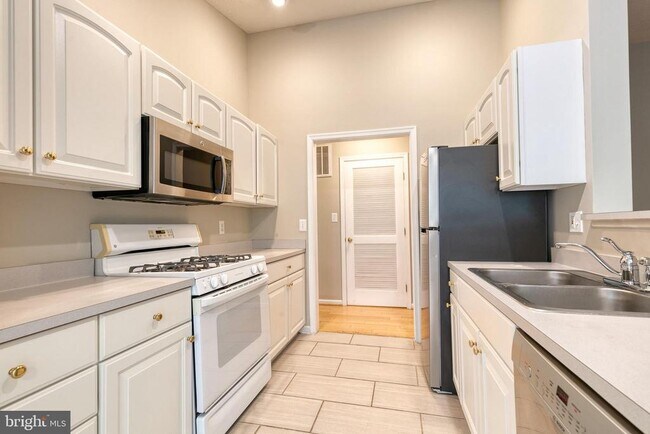 Building Photo - 8704 Natures Trail Ct