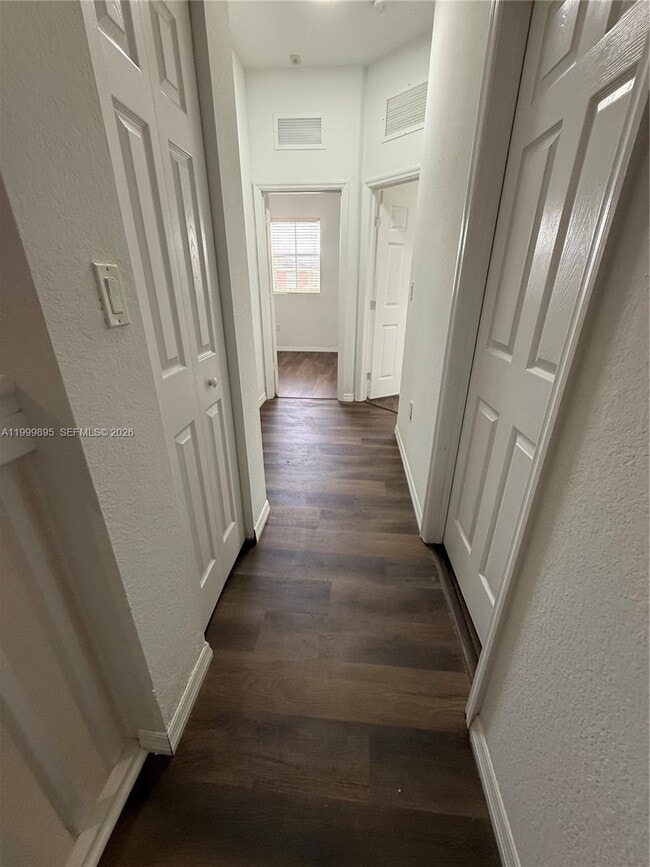 Building Photo - 8800 NW 107 Ct