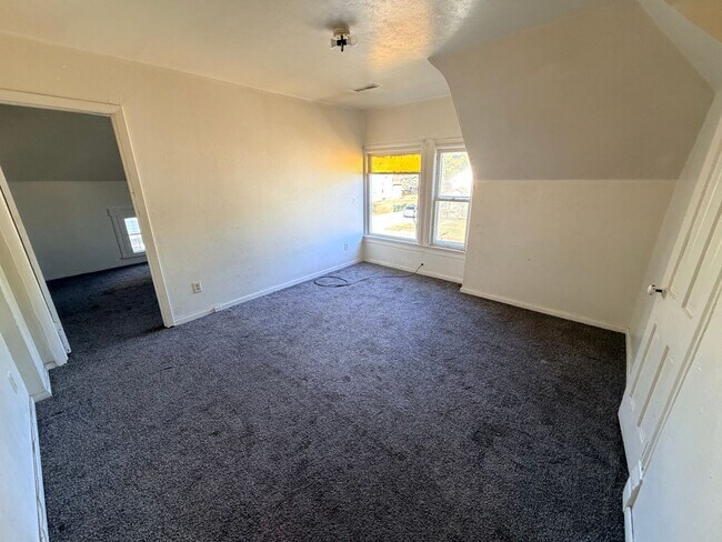 Building Photo - 1414 W 14th St