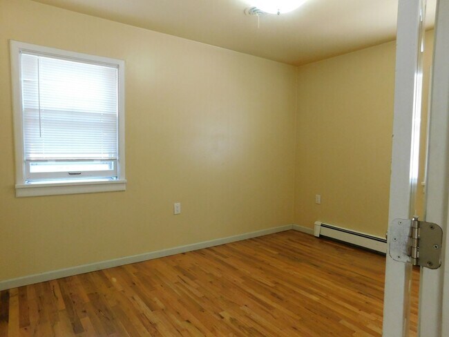 Building Photo - 1340 Orchard Ave