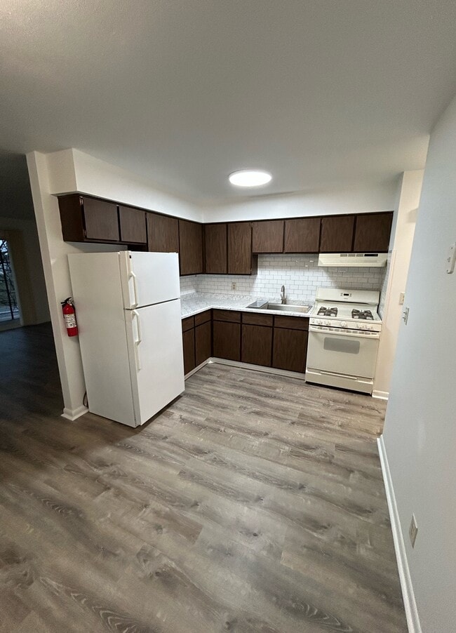 Building Photo - 1002 Main St