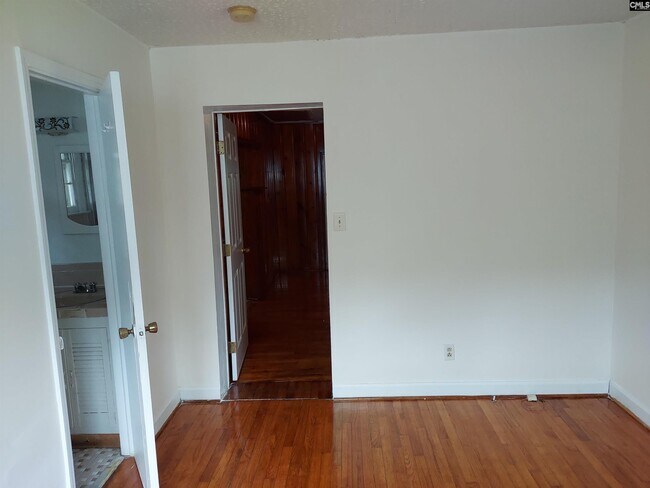 Building Photo - 813 Duke Ave