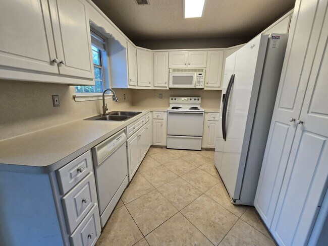 Building Photo - 1028 Kierre Dr