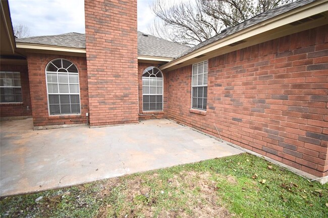 Building Photo - 6718 Flowermound Dr