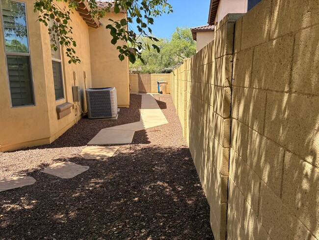 Building Photo - 20973 W Cora Vista