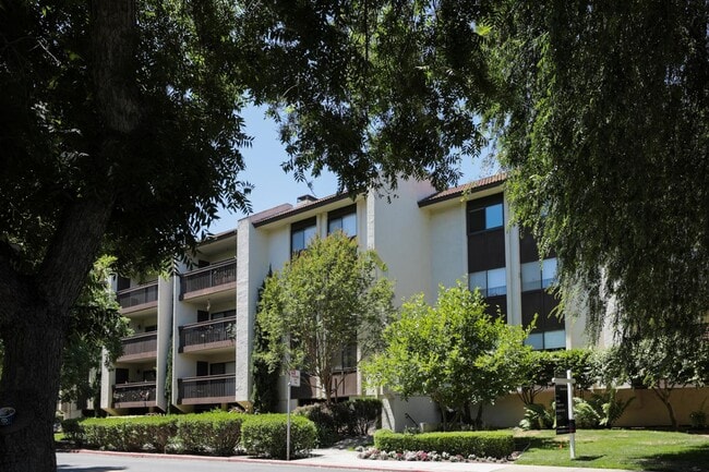 Building Photo - 226 W Edith Ave