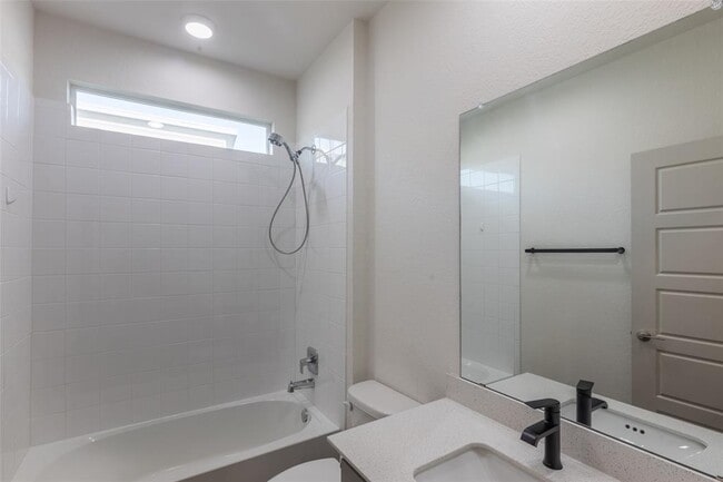 Building Photo - 2913 Louris Ln
