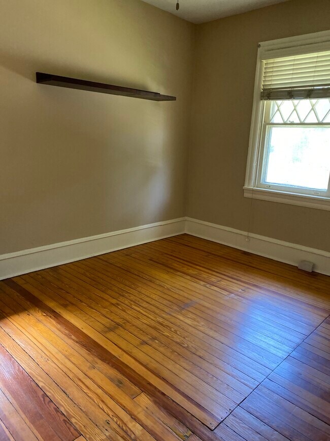 Building Photo - 7936 Montgomery Ave