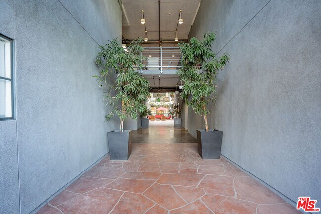 Building Photo - 420 San Pedro St