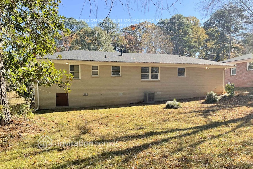 Building Photo - 2434 Shamrock Dr