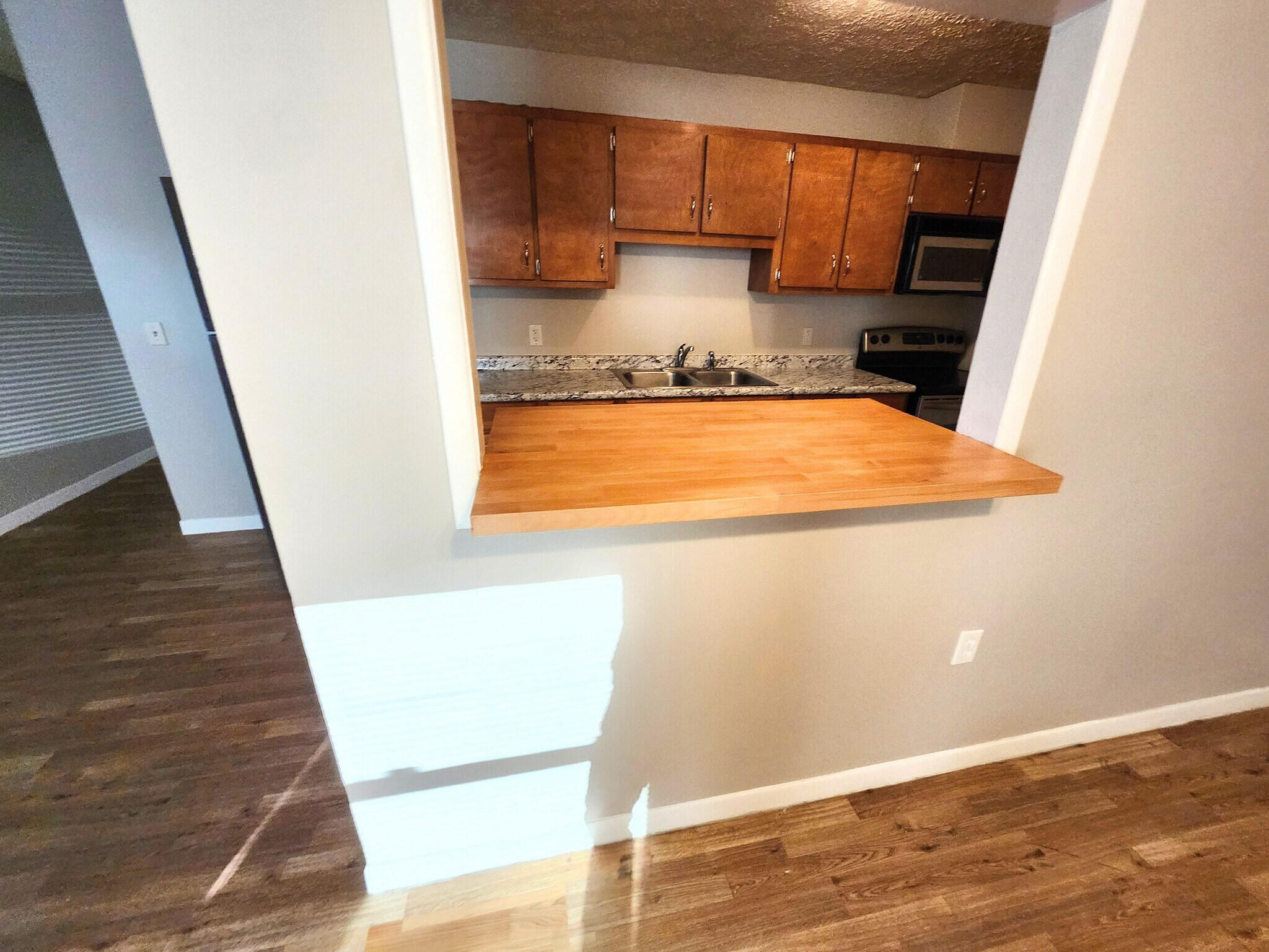 Building Photo - 5230 Beach Dr