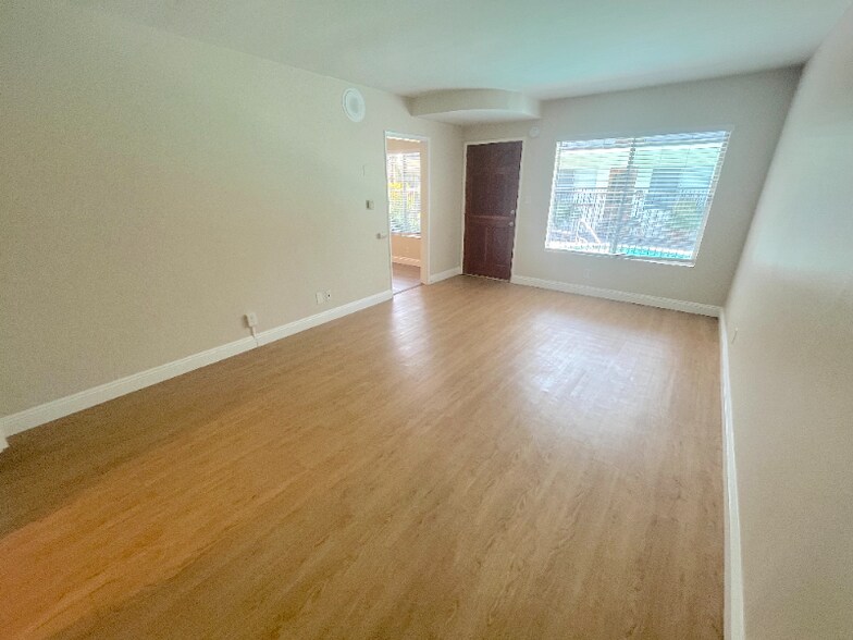 Building Photo - 2115 Placentia Ave