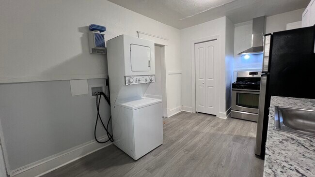 Building Photo - 1707 Holladay St