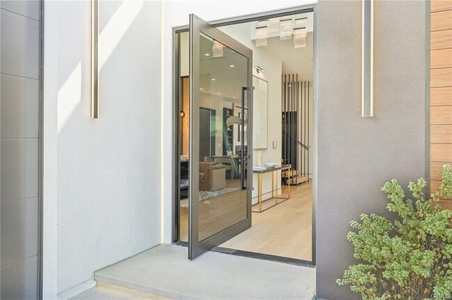 Building Photo - 22930 Dolorosa St